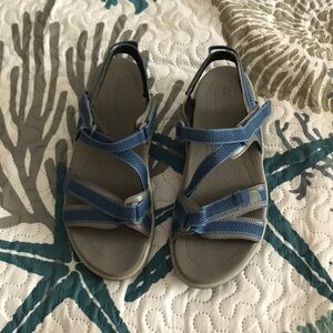 OrthOFeet water resistant sandals